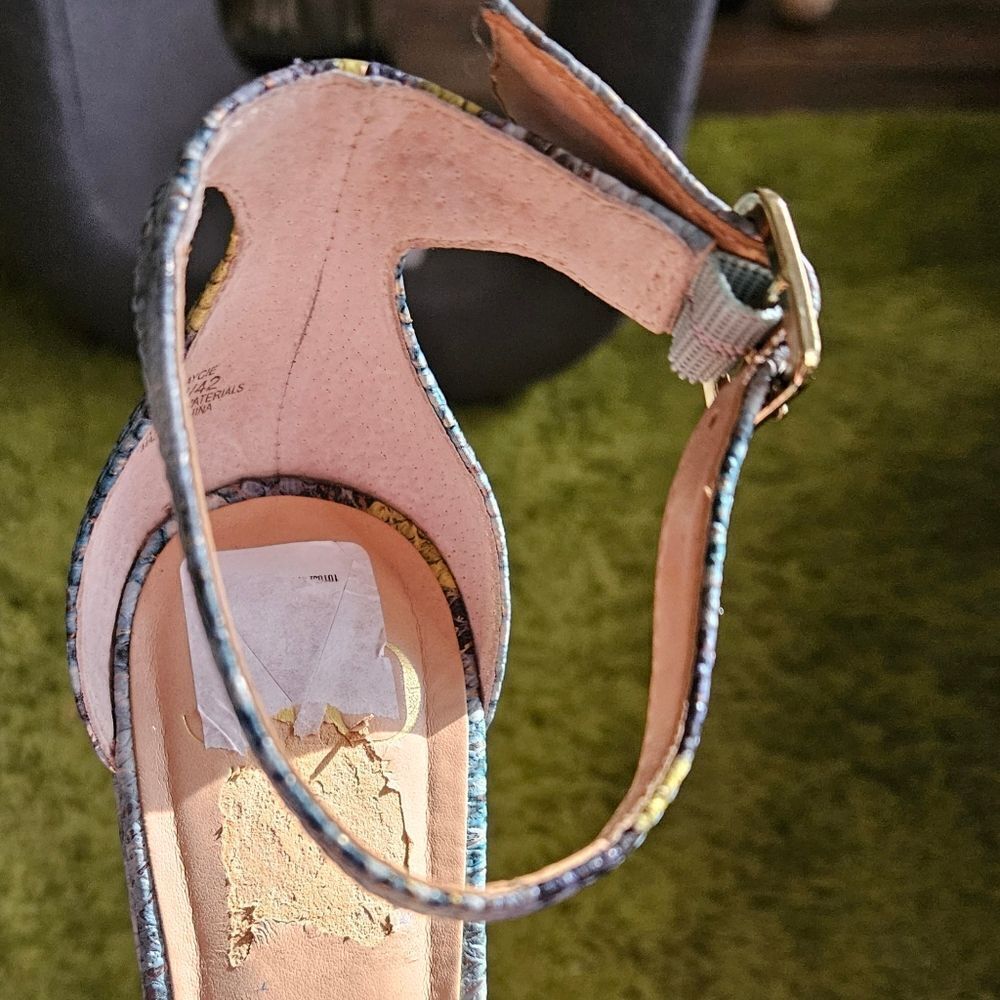 JLo vegan  wedge sandals snake skin size 10M/42 - Picture 8 of 8